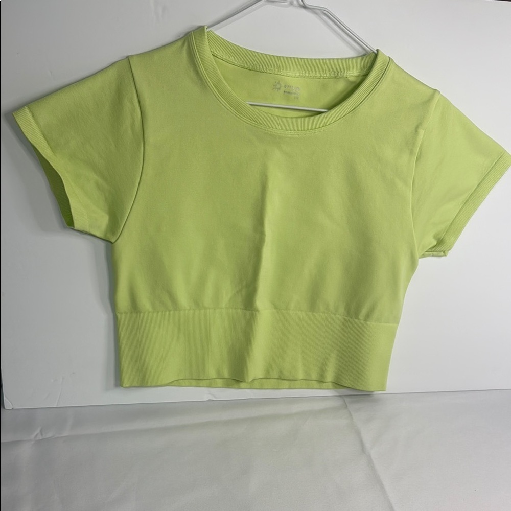 Green Fitted Crop T-Shirt with Short Sleeves